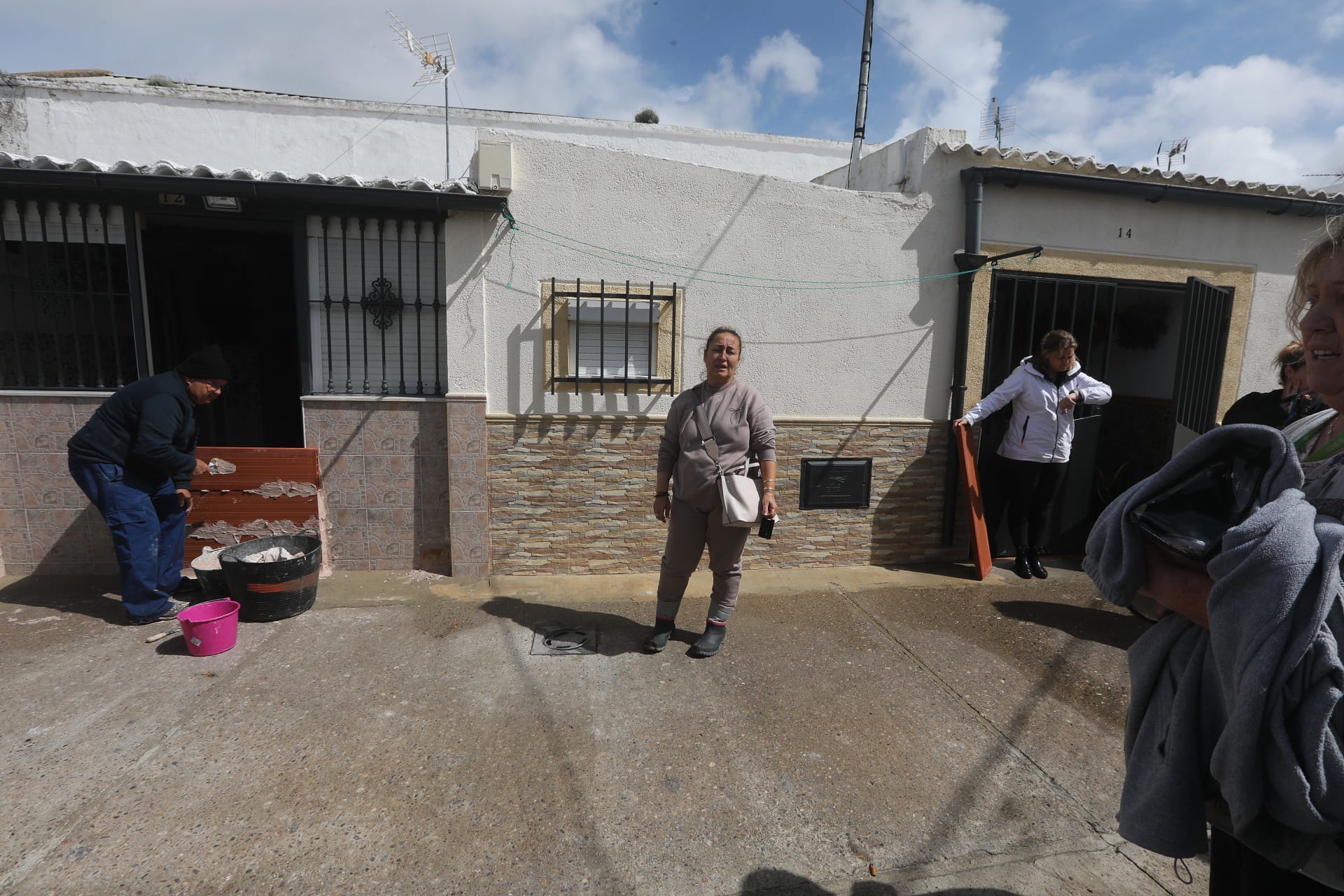 Imágenes de la crecida del Guadalete en Jerez: 200 desalojados y trabajo sobre el terreno