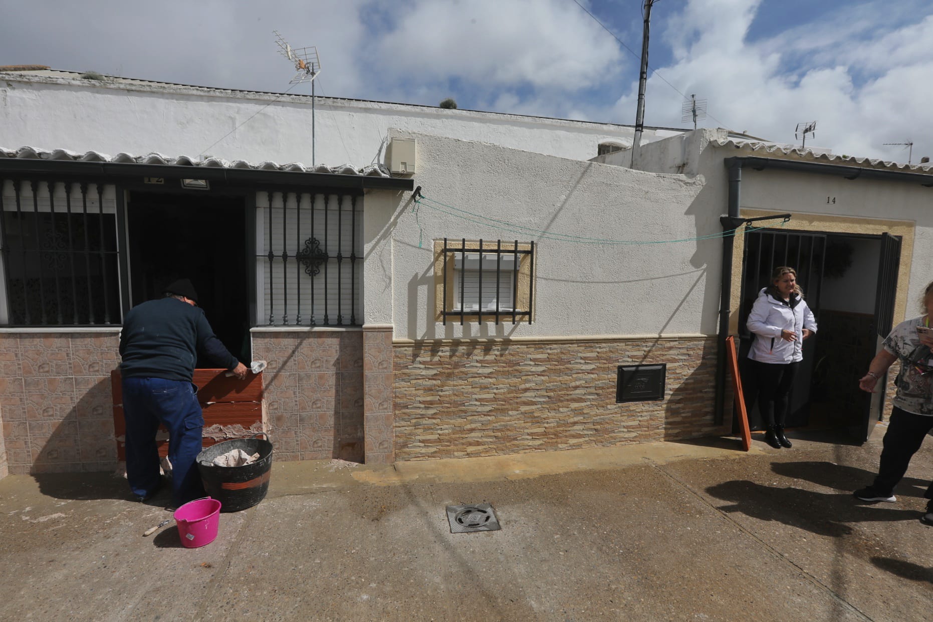 Imágenes de la crecida del Guadalete en Jerez: 200 desalojados y trabajo sobre el terreno