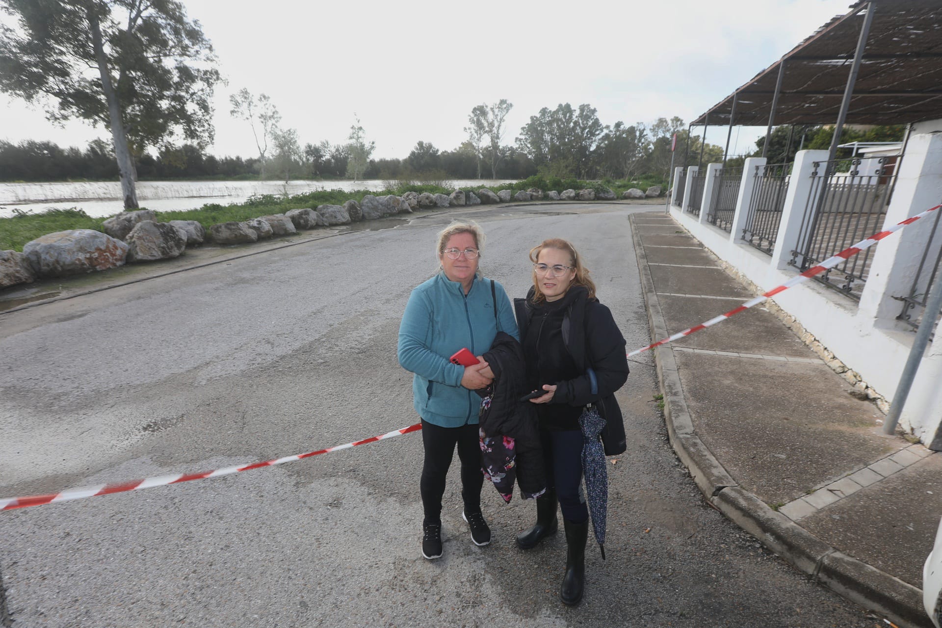 Imágenes de la crecida del Guadalete en Jerez: 200 desalojados y trabajo sobre el terreno