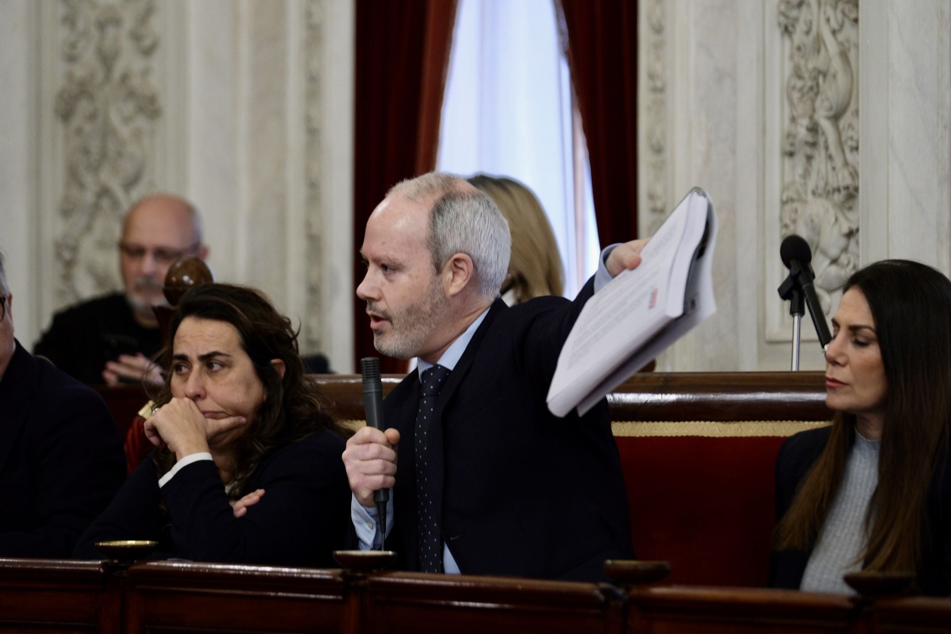 Las imágenes del pleno extraordinario para aprobar los Presupuestos en Cádiz