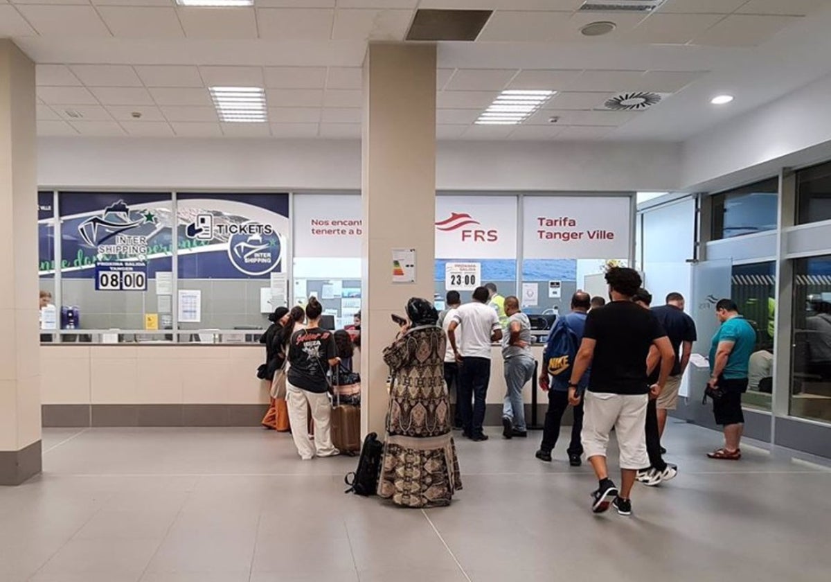 Interior de la estación marítima de Tarifa (