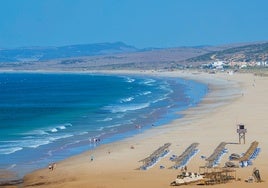 Esta playa de Cádiz te hará sentir como en el Algarve portugués: ¿Dónde se encuentra?