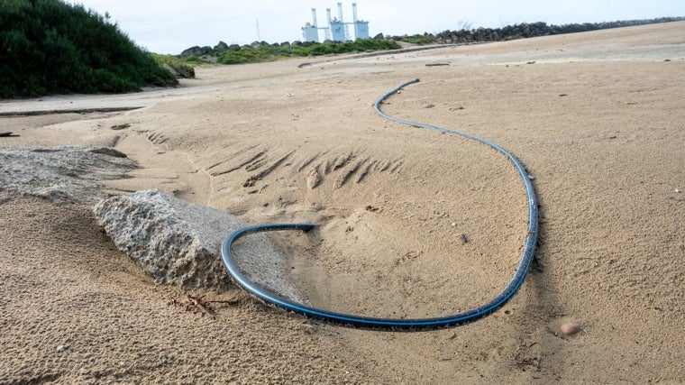 Toma de agua en la Playa La Puntilla en El Puerto