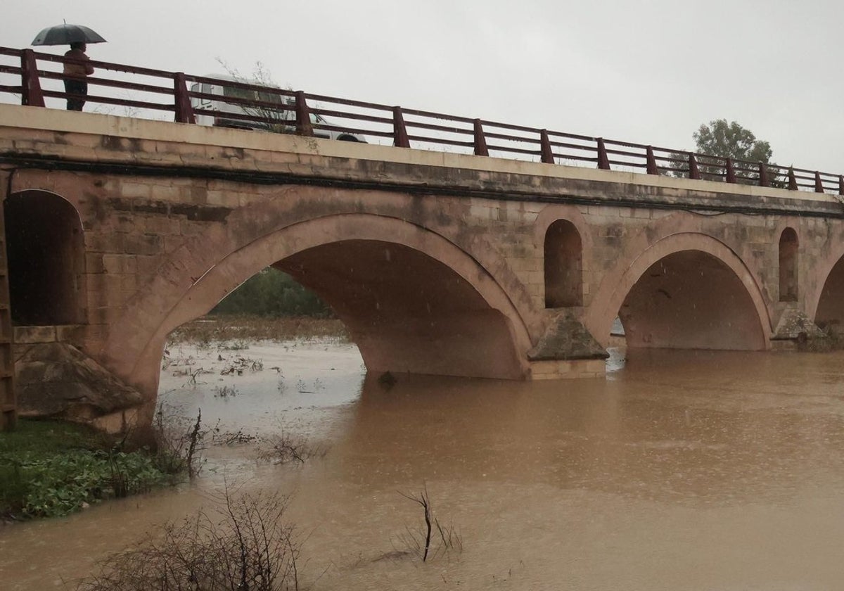 El río Guadalete alcanza el nivel naranja: las autoridades piden extremar las precauciones