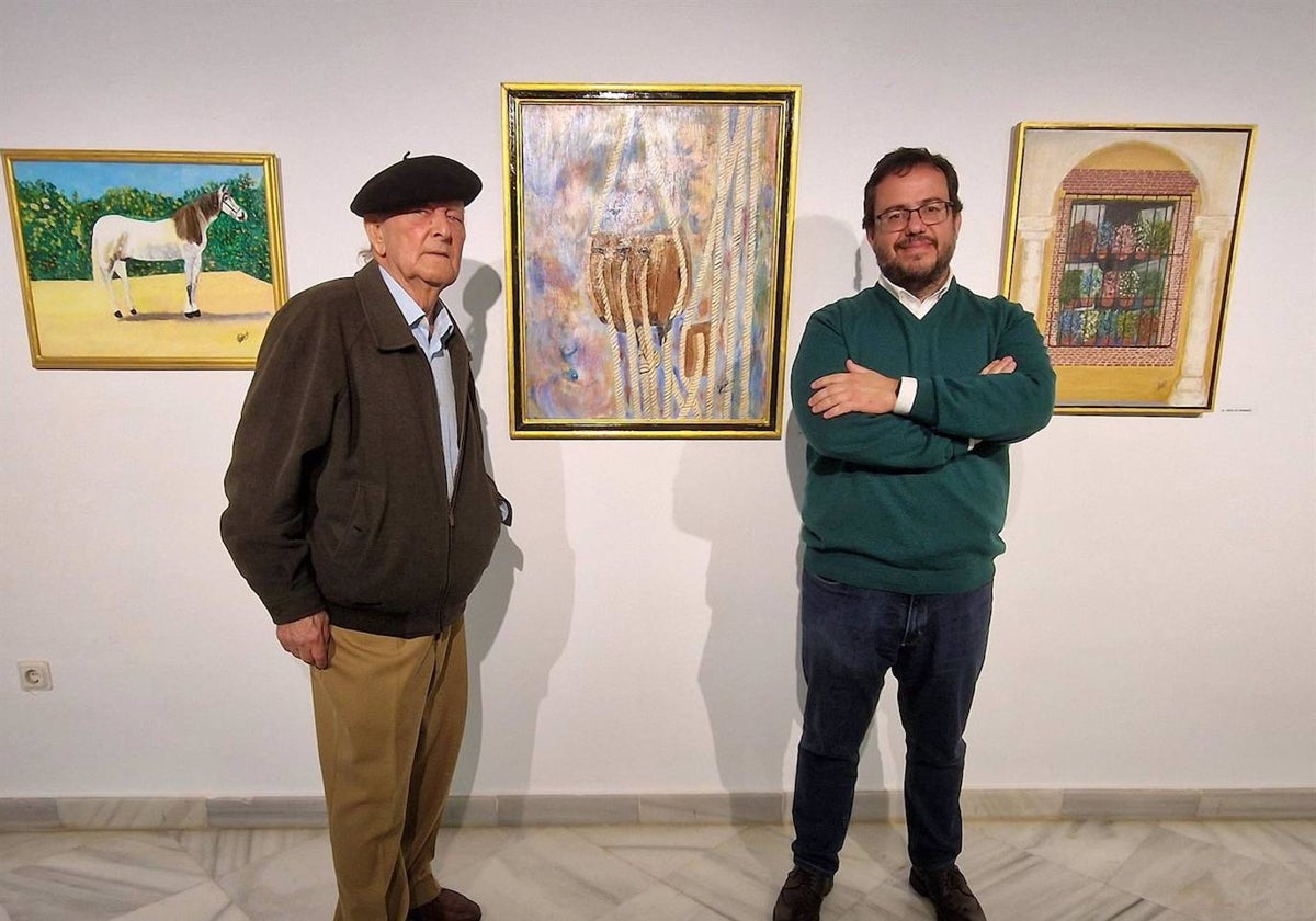 El delegado de Cultura del Ayuntamiento de El Puerto de Santa María, Enrique Iglesias, junto al artista Francisco Morales