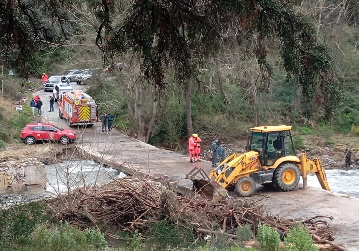 Hallan el cuerpo sin vida del motorista jerezano arrastrado por la corriente del río Genal en Málaga