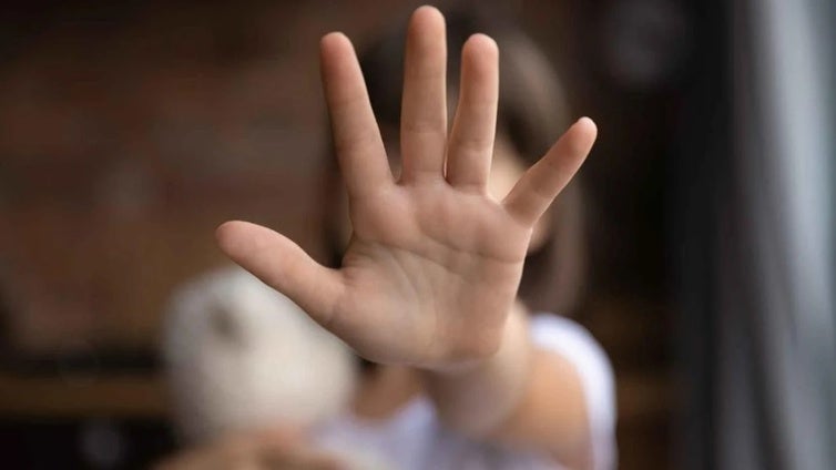 Un padre de acogida de Cádiz, condenado por agredir sexualmente a tres niñas de 6 y 3 años que tenía a su cuidado