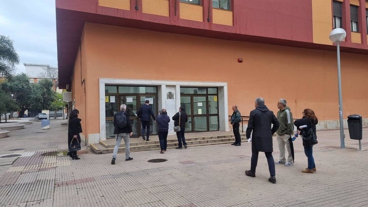 La jueza de Cádiz eleva a investigado a Demetrio González, director Económico de Compras del SAS, tras la declaración de los interventores
