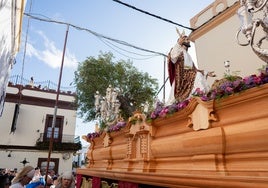 Chiclana vive un Domingo de Ramos histórico con el Señor del Huerto por primera vez en sus calles