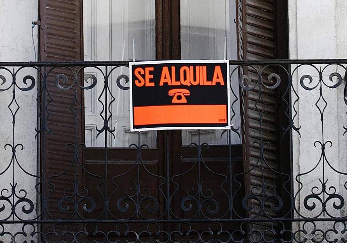 «En las inmobiliarias tenemos listas de espera con 50 personas para alquilar una vivienda en Cádiz»