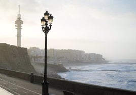 Aviso amarillo este Martes Santo por oleaje en Cádiz