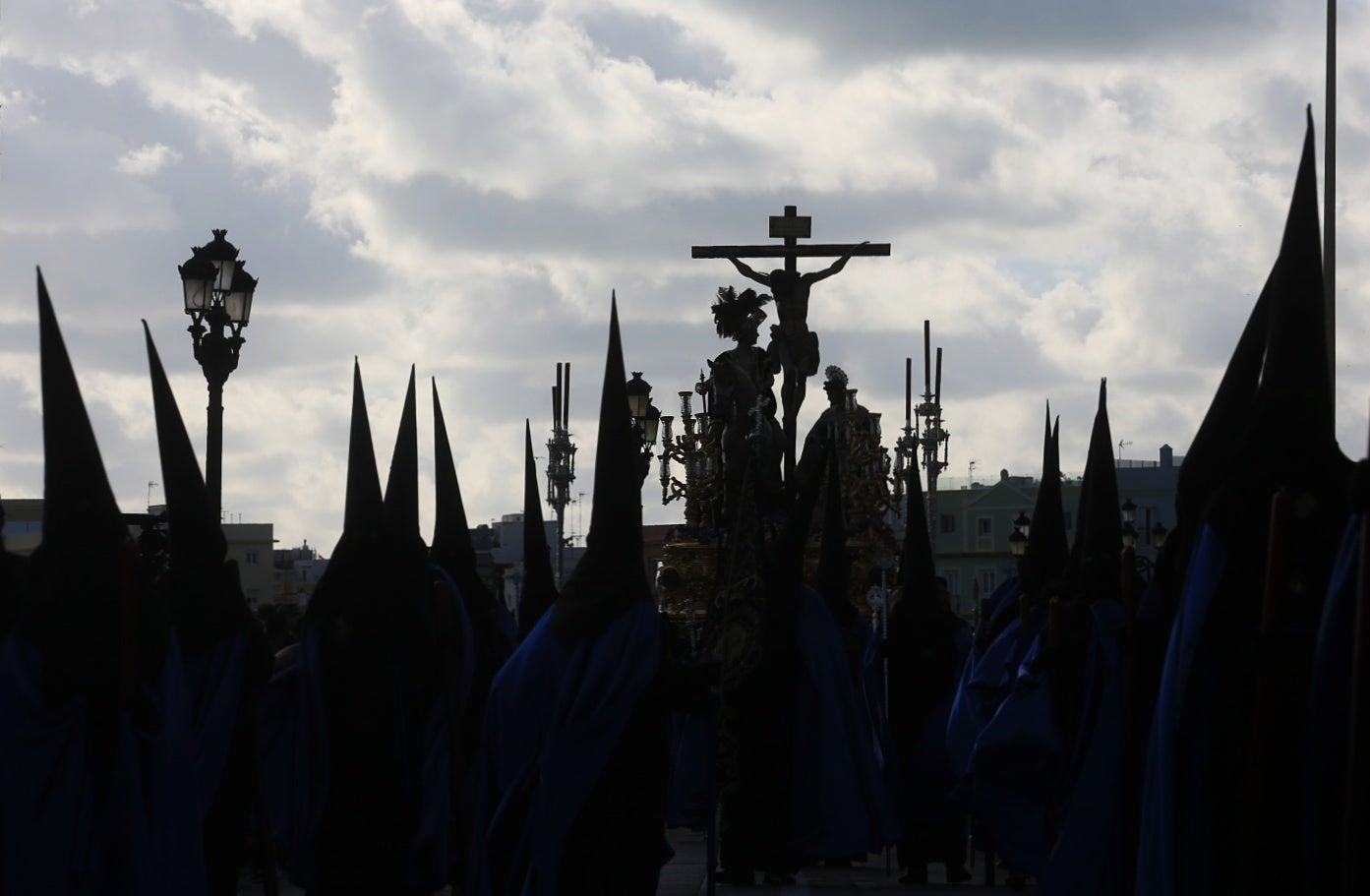 Las imágenes de Las Aguas el Miércoles Santo en Cádiz | Semana Santa 2025