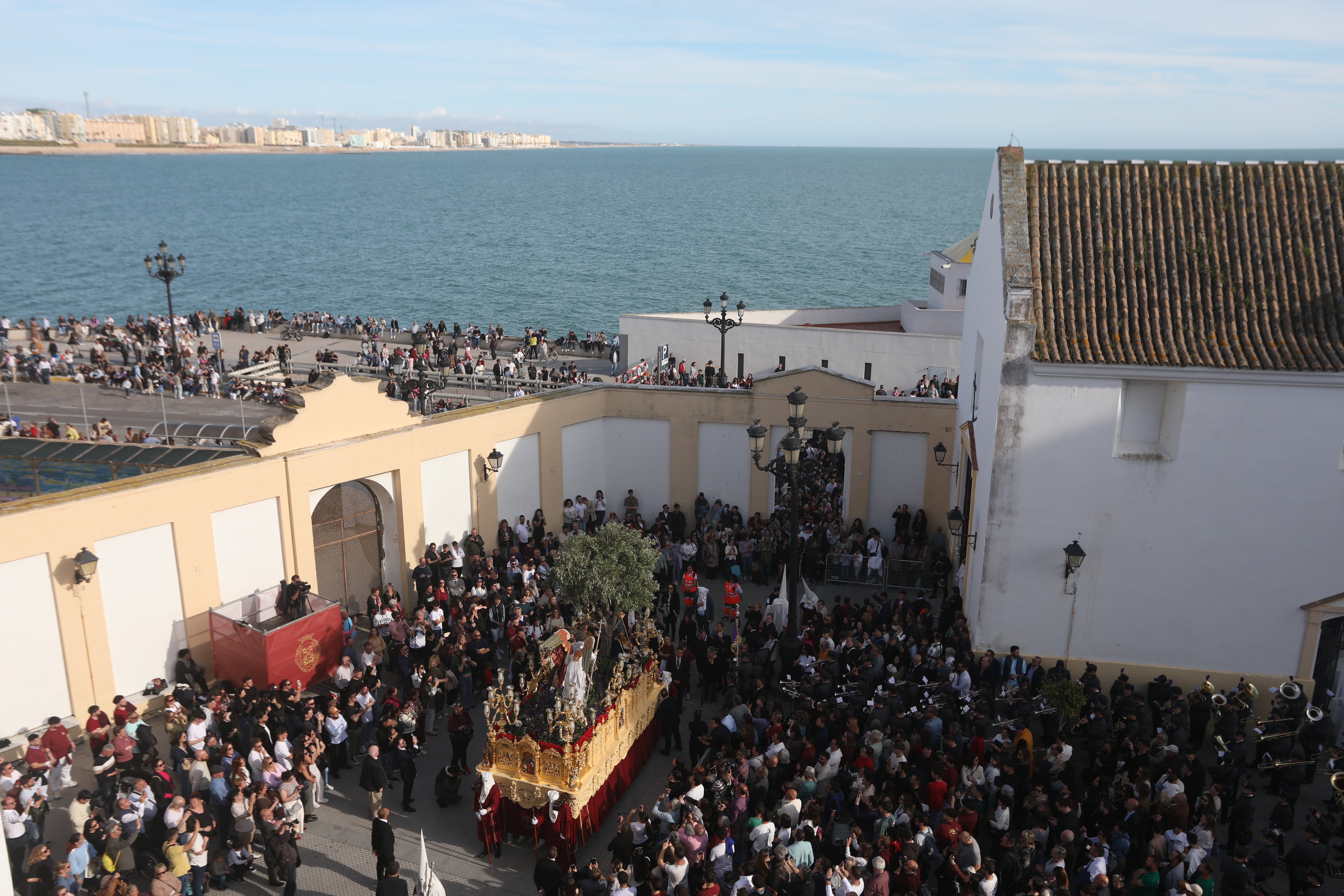 Las imágenes de la cofradía de El Huerto, el Jueves Santo en Cádiz | Semana Santa 2025