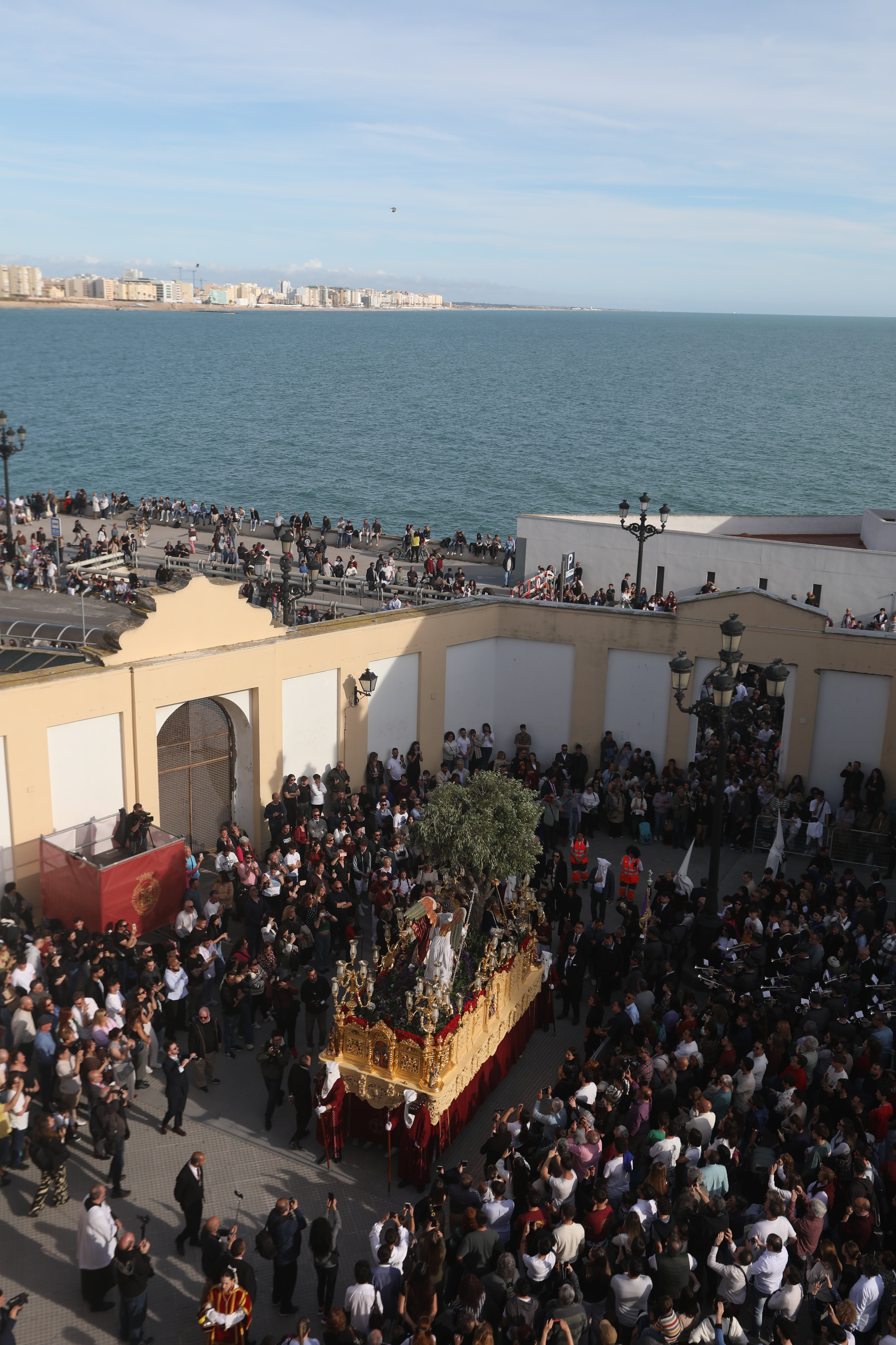Las imágenes de la cofradía de El Huerto, el Jueves Santo en Cádiz | Semana Santa 2025