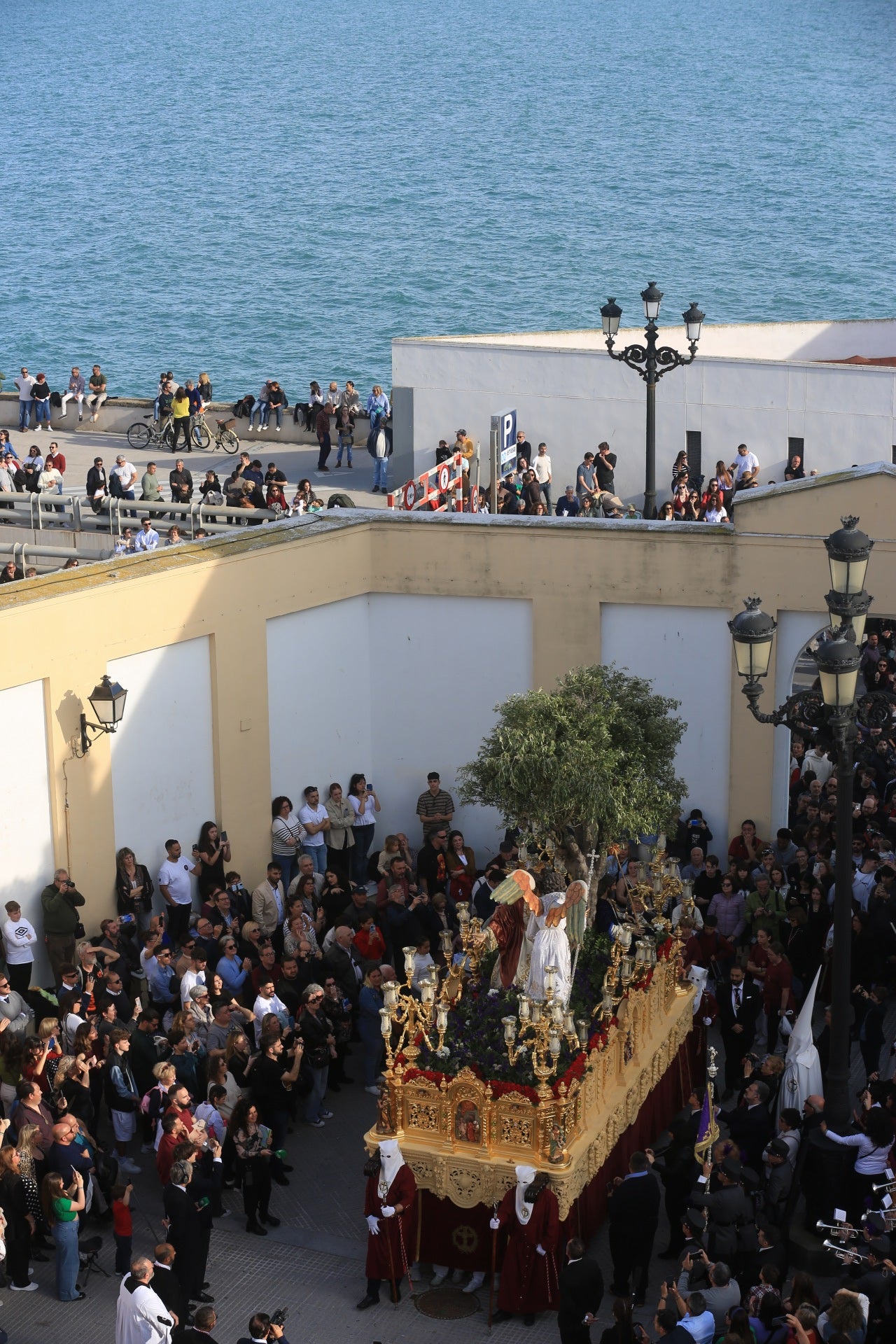 Las imágenes de la cofradía de El Huerto, el Jueves Santo en Cádiz | Semana Santa 2025