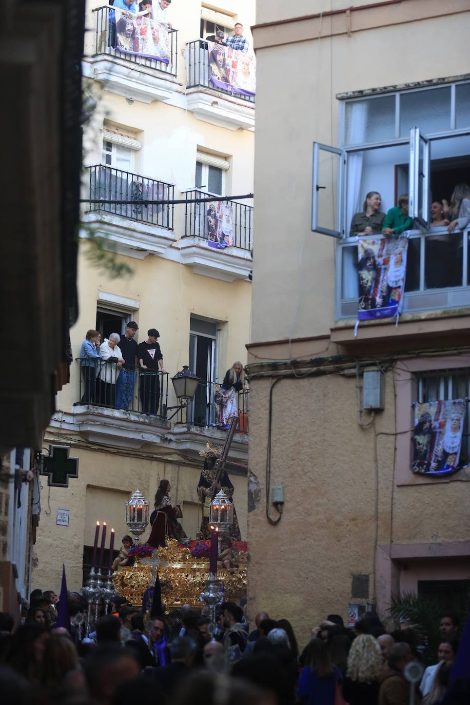 Las imágenes de la cofradía de El Nazareno, el Jueves Santo en Cádiz | Semana Santa 2025