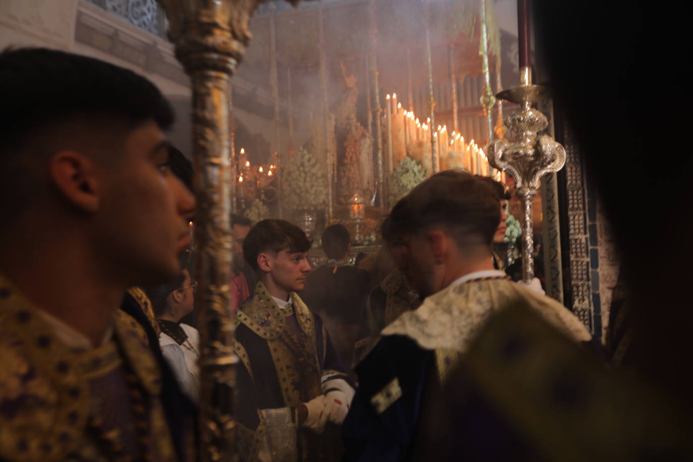 Las imágenes de la cofradía de El Nazareno, el Jueves Santo en Cádiz | Semana Santa 2025