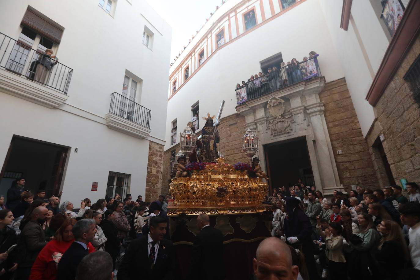 Las imágenes de la cofradía de El Nazareno, el Jueves Santo en Cádiz | Semana Santa 2025