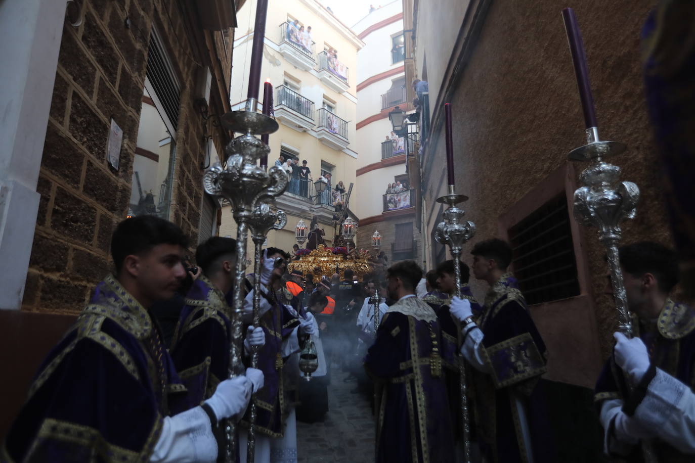 Las imágenes de la cofradía de El Nazareno, el Jueves Santo en Cádiz | Semana Santa 2025