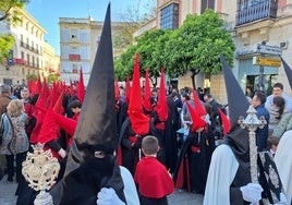 Precioso detalle de Santa Marta con dos hermandades que no pudieron salir el Martes Santo en Jerez
