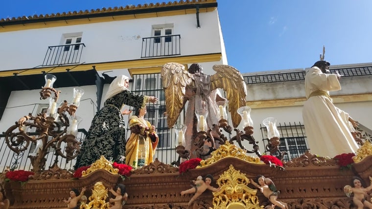 El Resucitado procesiona por las calles de El Puerto