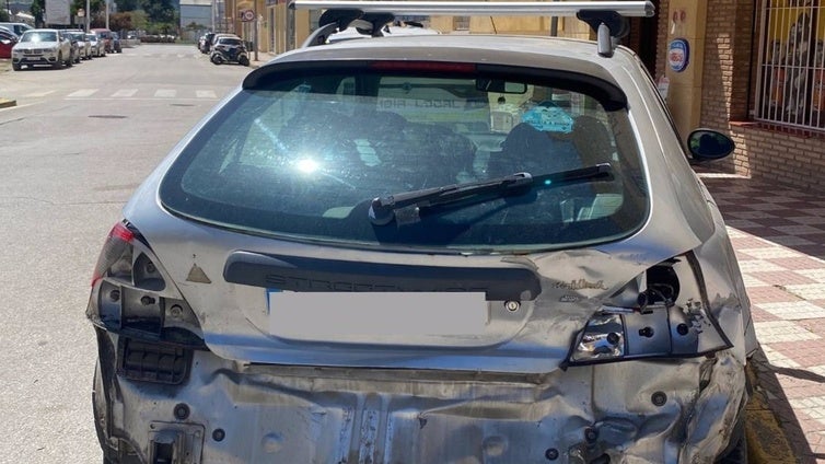 Un conductor ebrio, circula sin seguro y con un menor en la parte trasera del coche en Los Barrios
