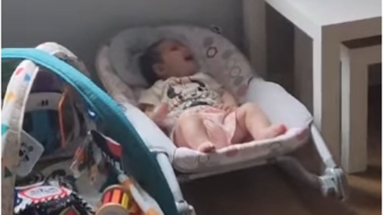 Una bebé que llora, Alexa y la reacción de Antoñito Molina: «¿Alguien me puede explicar esto? Me muero entero»