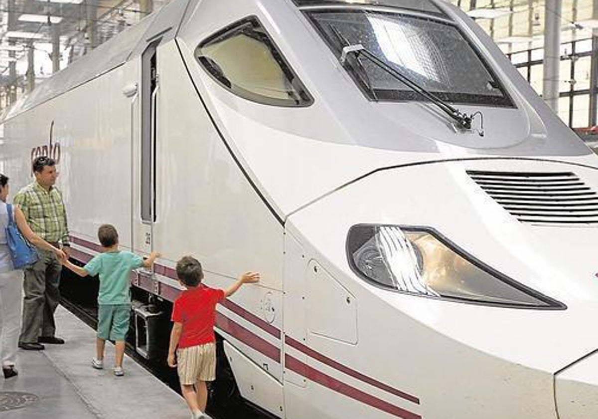 Alvia en la estación de Cádiz