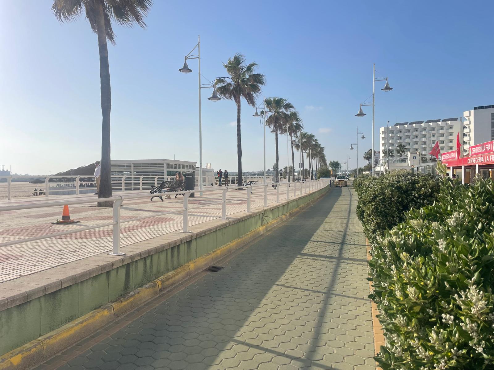 El Paseo Marítimo de Valdelagrana en la tarde de hoy viernes