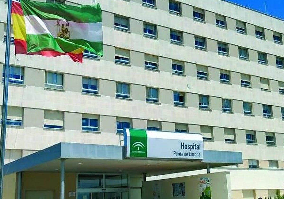 Muere de un infarto tras el incendio en una vivienda de Algeciras