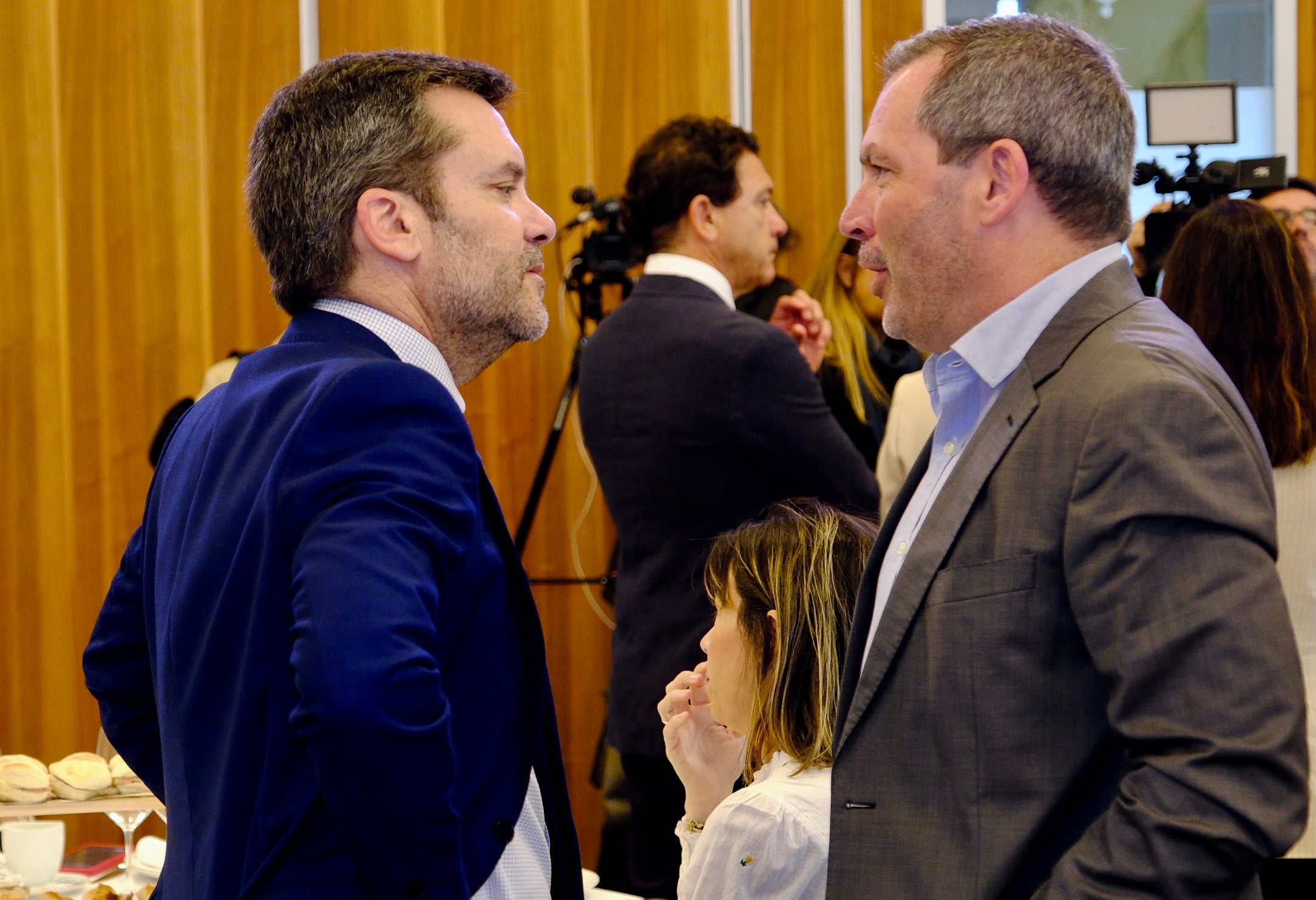 Fotos: Ambiente en La Mirada Económica de ABC y LA VOZ con Rocío Blanco