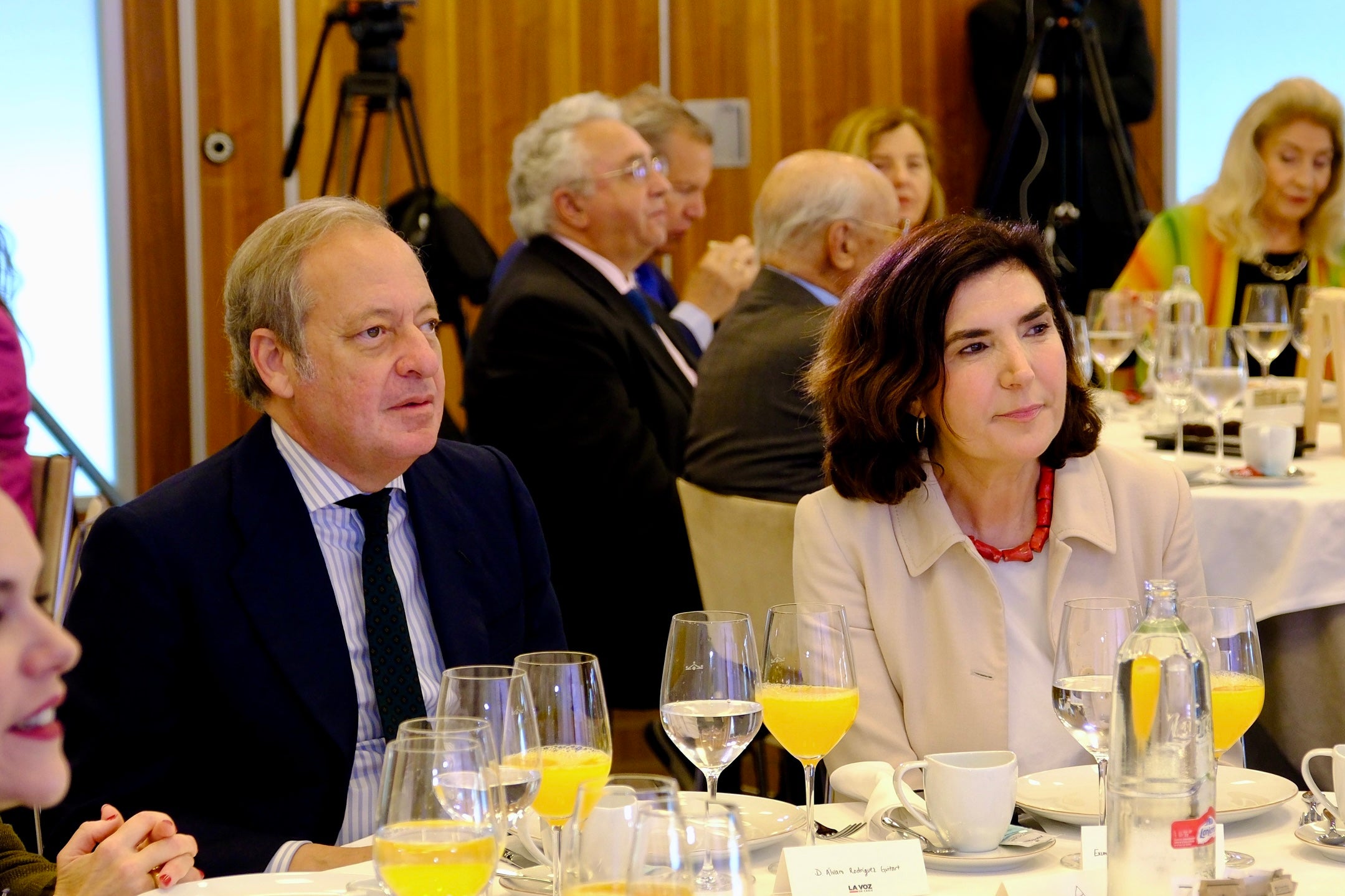 Fotos: Ambiente en La Mirada Económica de ABC y LA VOZ con Rocío Blanco