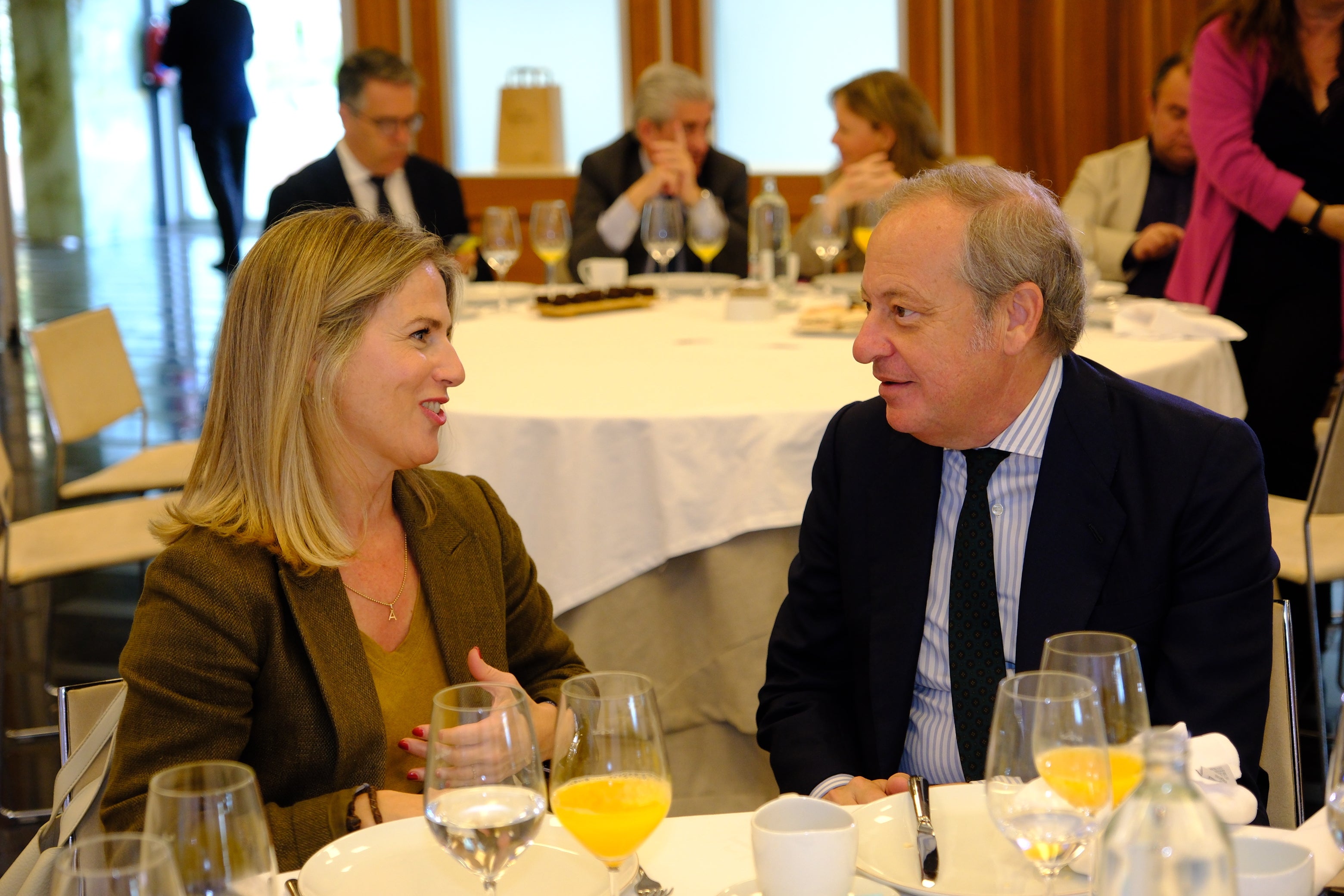 Fotos: Ambiente en La Mirada Económica de ABC y LA VOZ con Rocío Blanco