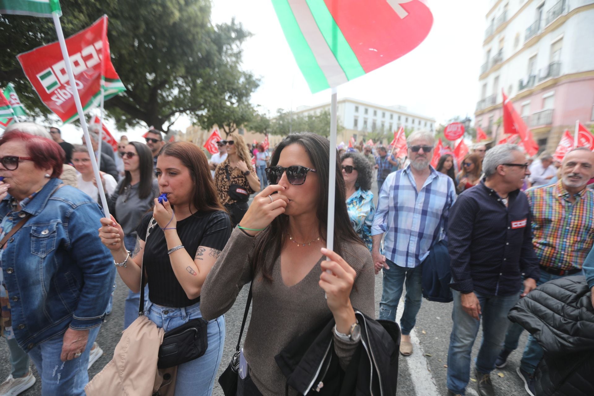 Fotos: Así han sido las dos manifestaciones del Primero de Mayo en Cádiz