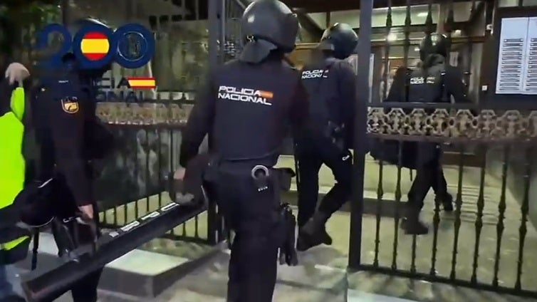 Arrestado un matrimonio de Cádiz que obligaba a mujeres a ejercer la prostitución en un piso en el Paseo Marítimo