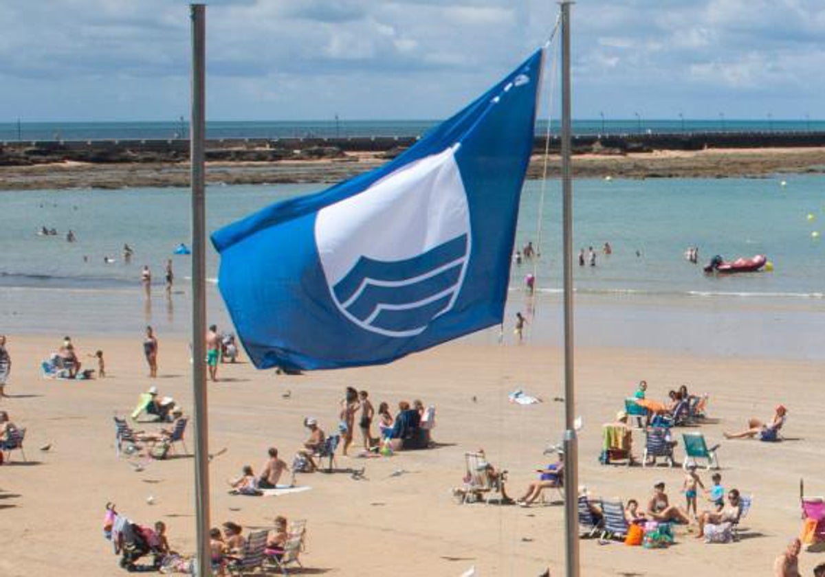 Las playas de Cádiz reciben 31 banderas azules