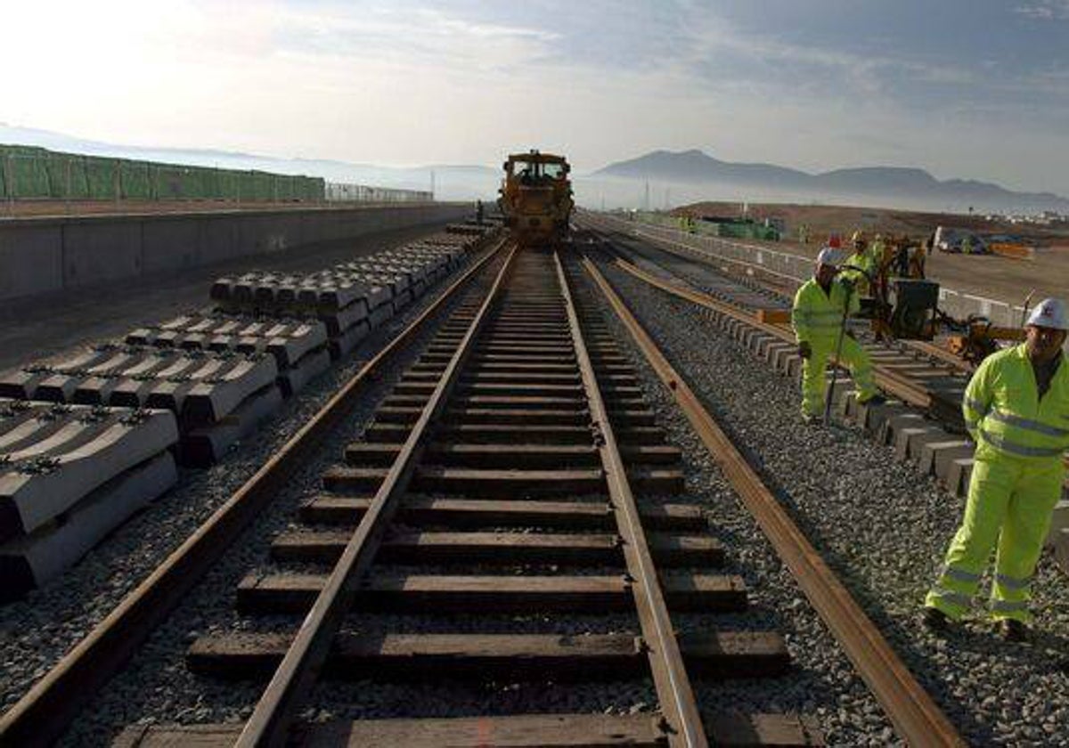 Aspecto de las obras en uno de los tramos de la Algeciras-Bobadilla