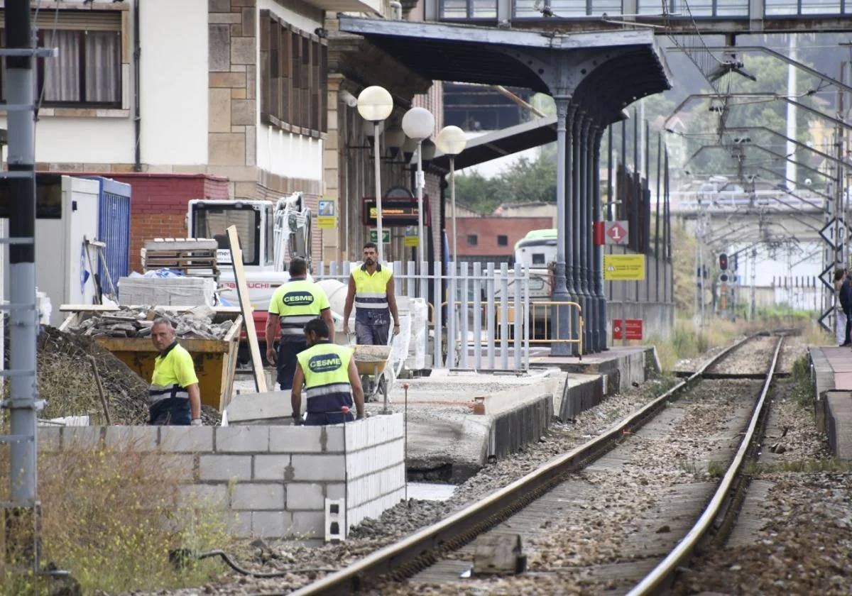 Obras de Adif en la estación de Avilés (Asturias)