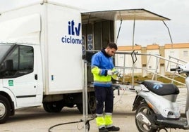 Reducida la pena a una letrada que se aprovechó de su cargo en una sanción de tráfico a una moto registrada a su nombre en Cádiz