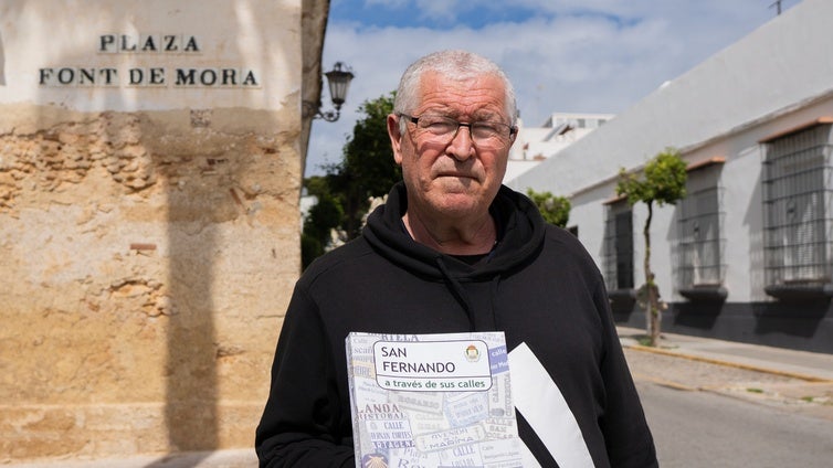 El amor de Juan José Maruri por La Isla, plasmado en su obra: un recorrido por la historia de «San Fernando a través de sus calles»