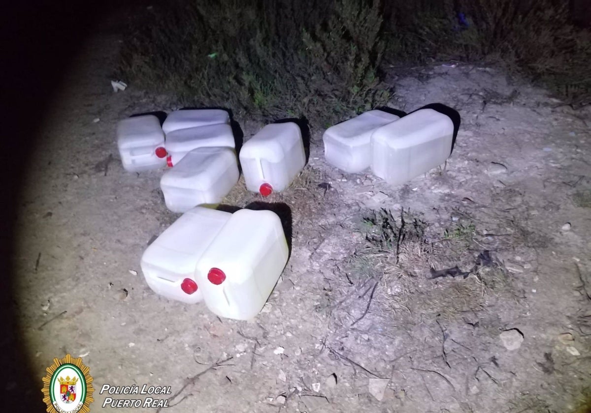 Intervienen más de trescientos litros de gasolina para las narcolanchas en Puerto Real