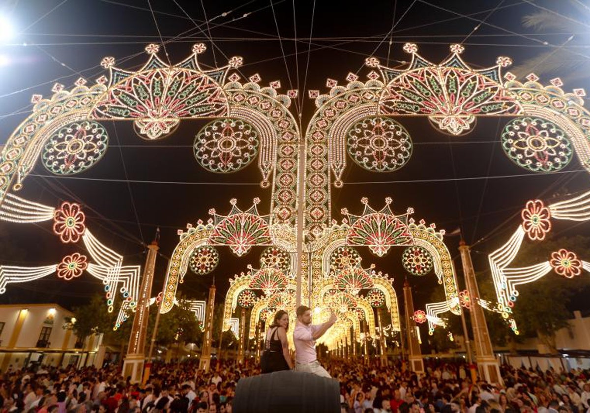 A qué día y a qué hora se enciende el alumbrado de la Feria de Jerez 2025