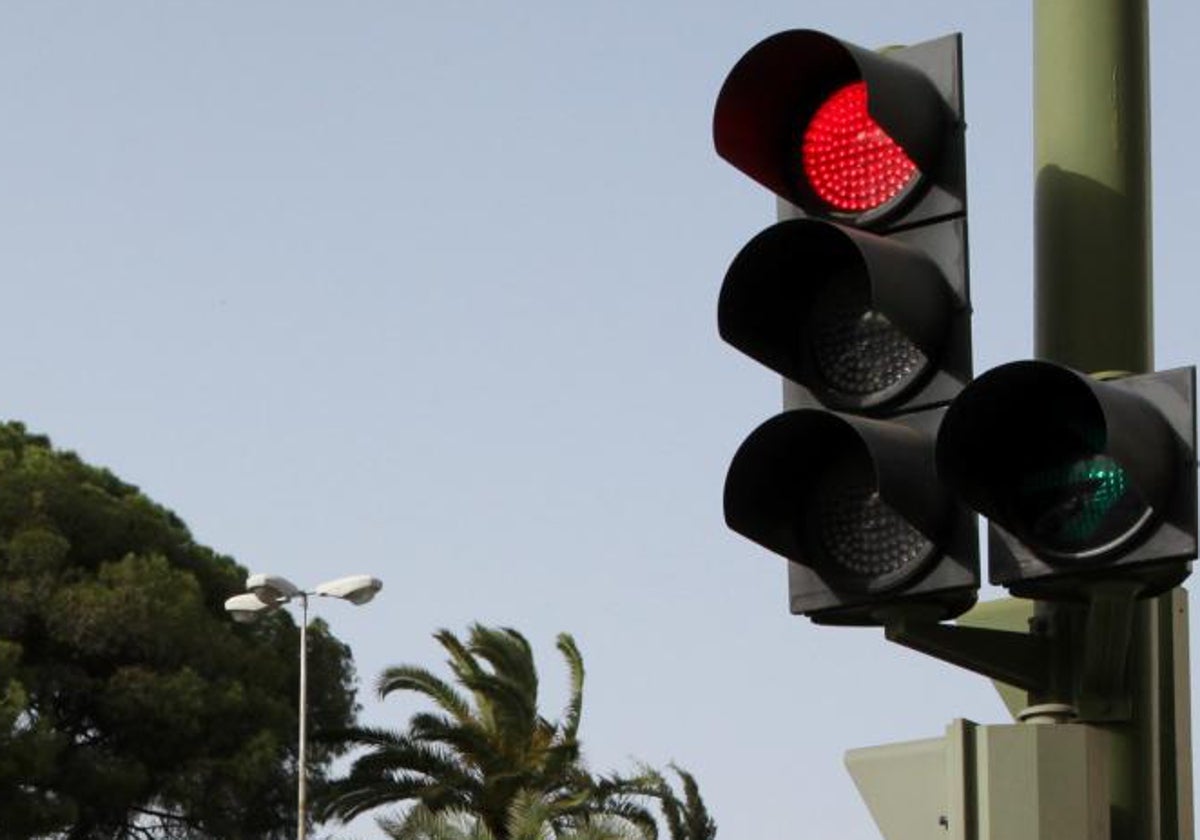 Los 236 semáforos de la ciudad de Cádiz ya cuentan con avisadores acústicos para personas con discapacidad visual