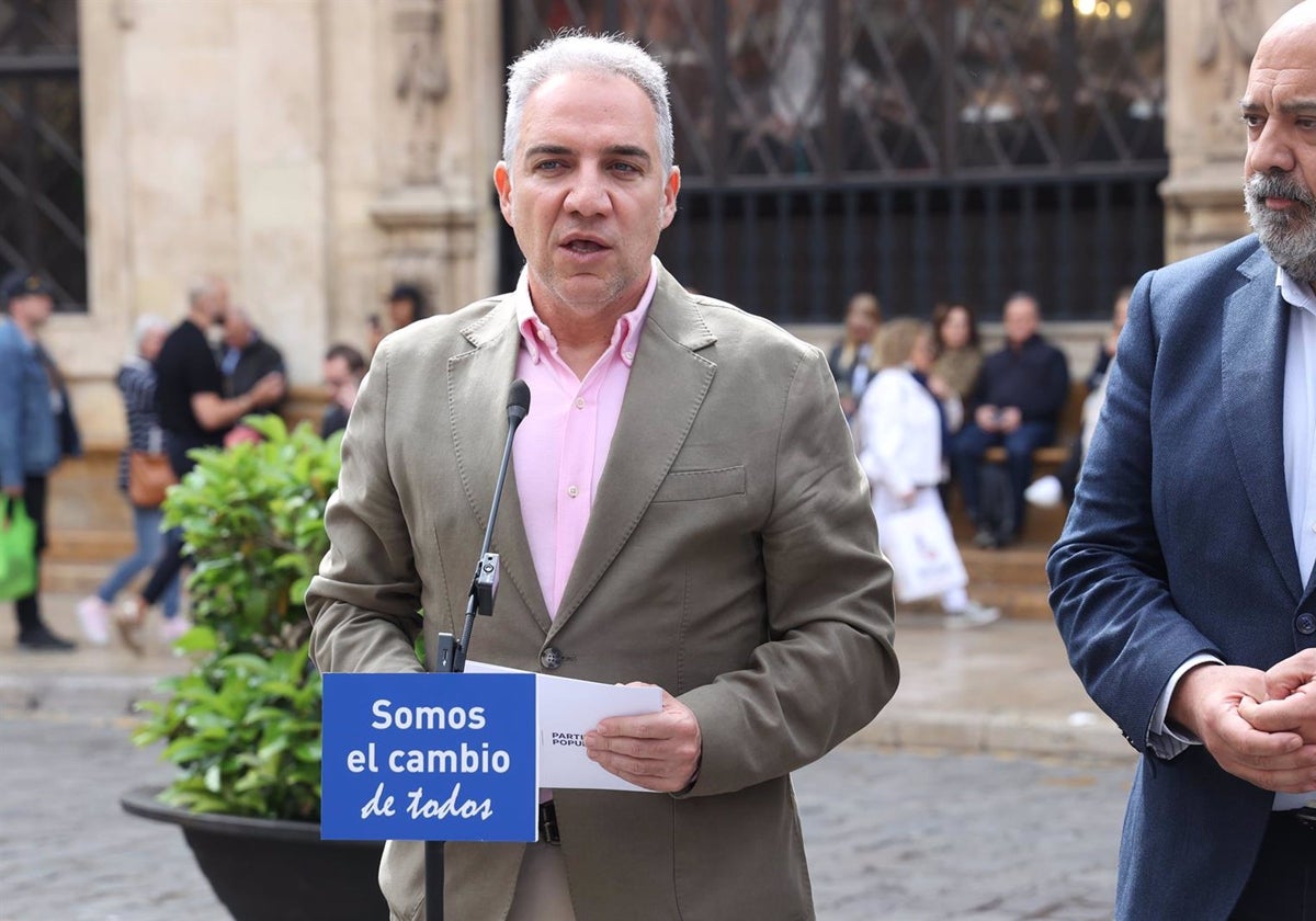 Bendodo acusa al Gobierno de «ningunear» a Cádiz en infraestructuras y lucha contra el narcotráfico