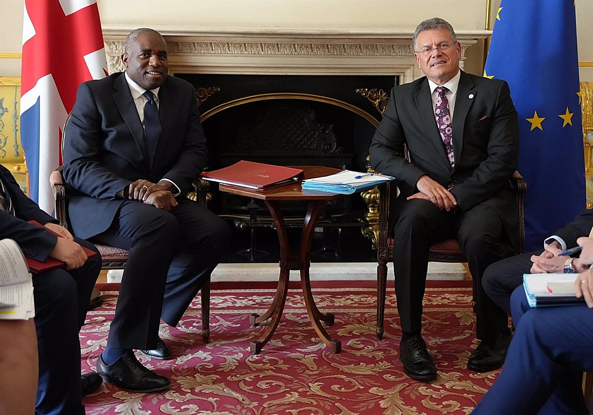 Bruselas pide aprovechar el impulso de la cumbre con Londres para un acuerdo sobre Gibraltar: «Ya es hora»