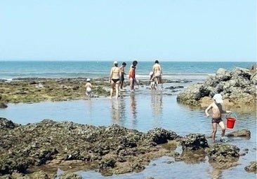 Una madre de Lebrija busca al hombre que encontró a su hijo perdido en la playa de Chipiona: «Quiero abrazarlo y darle las gracias»