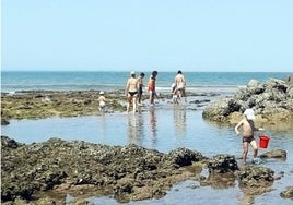 Una madre de Lebrija busca al hombre que encontró a su hijo perdido en la playa de Chipiona: «Quiero abrazarlo y darle las gracias»