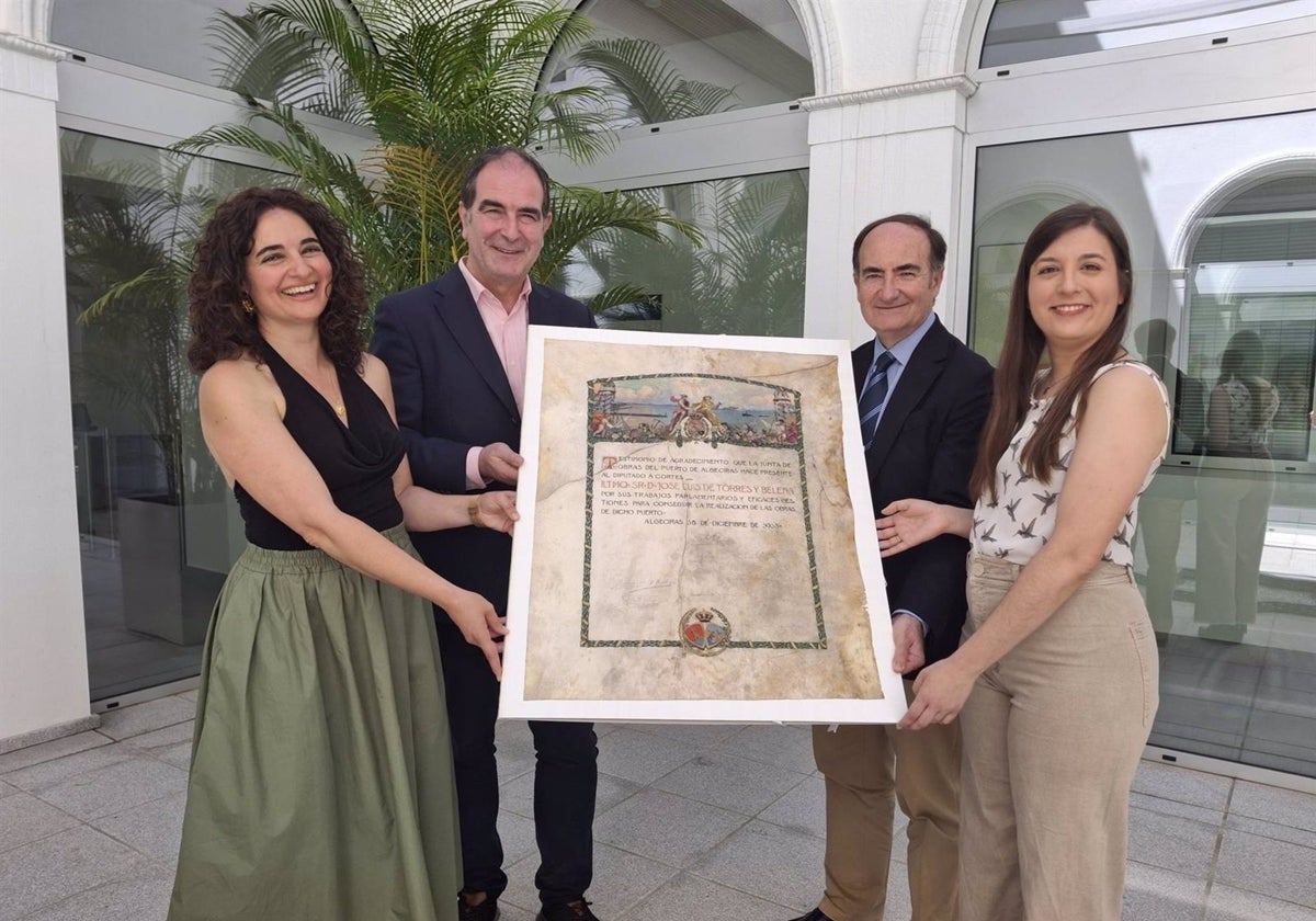 La Autoridad Portuaria de Algeciras restaura un pergamino de 1913