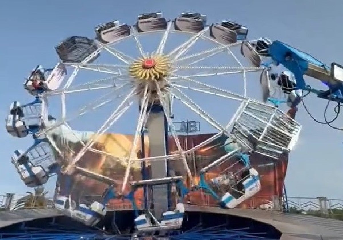 La atracción que causa 'pánico' en la Feria de Jerez: «Yo no me subo, qué miedo»