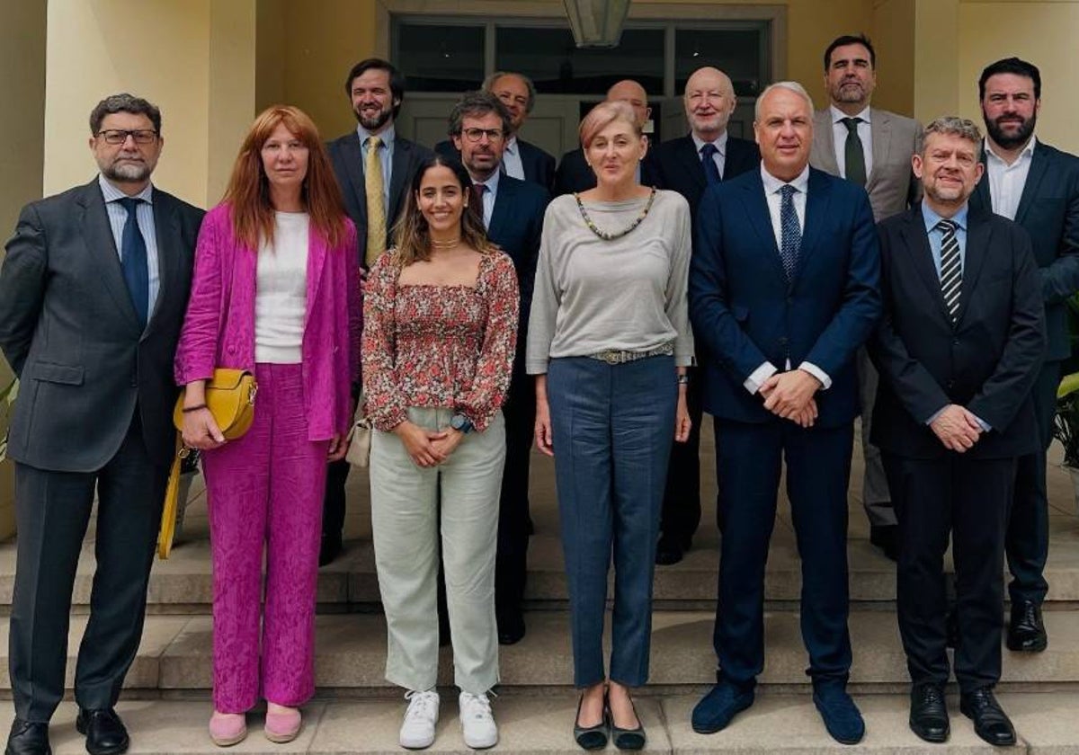 Reunión de los diputados con la embajada española en China